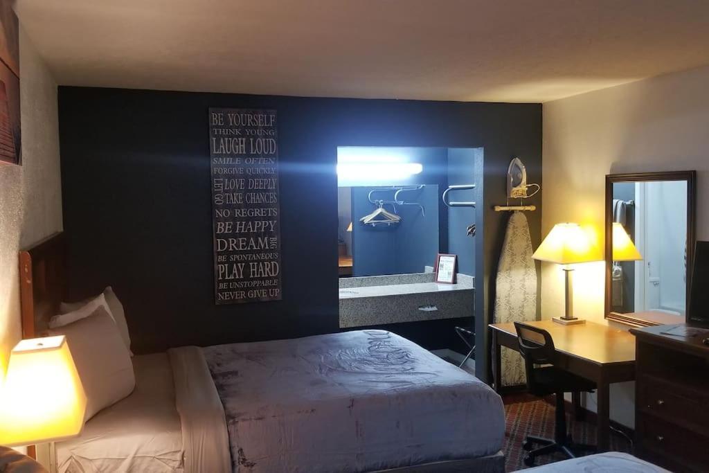 Hotel 2 Queen Beds Hotel Room 237 Booking Stillwater Esterno foto