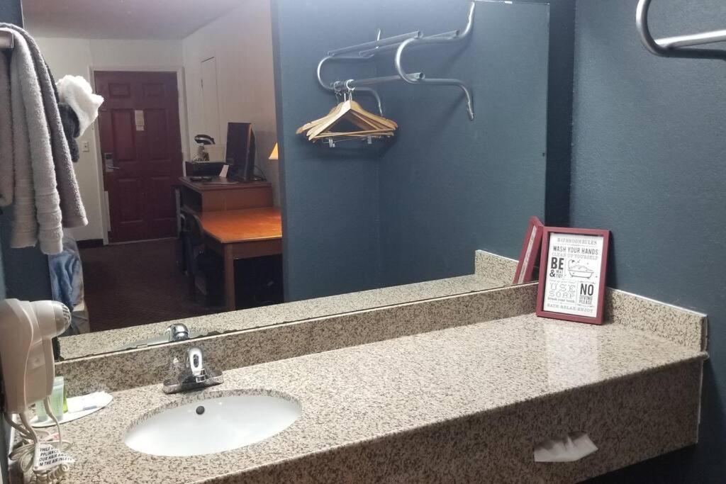 Hotel 2 Queen Beds Hotel Room 237 Booking Stillwater Esterno foto